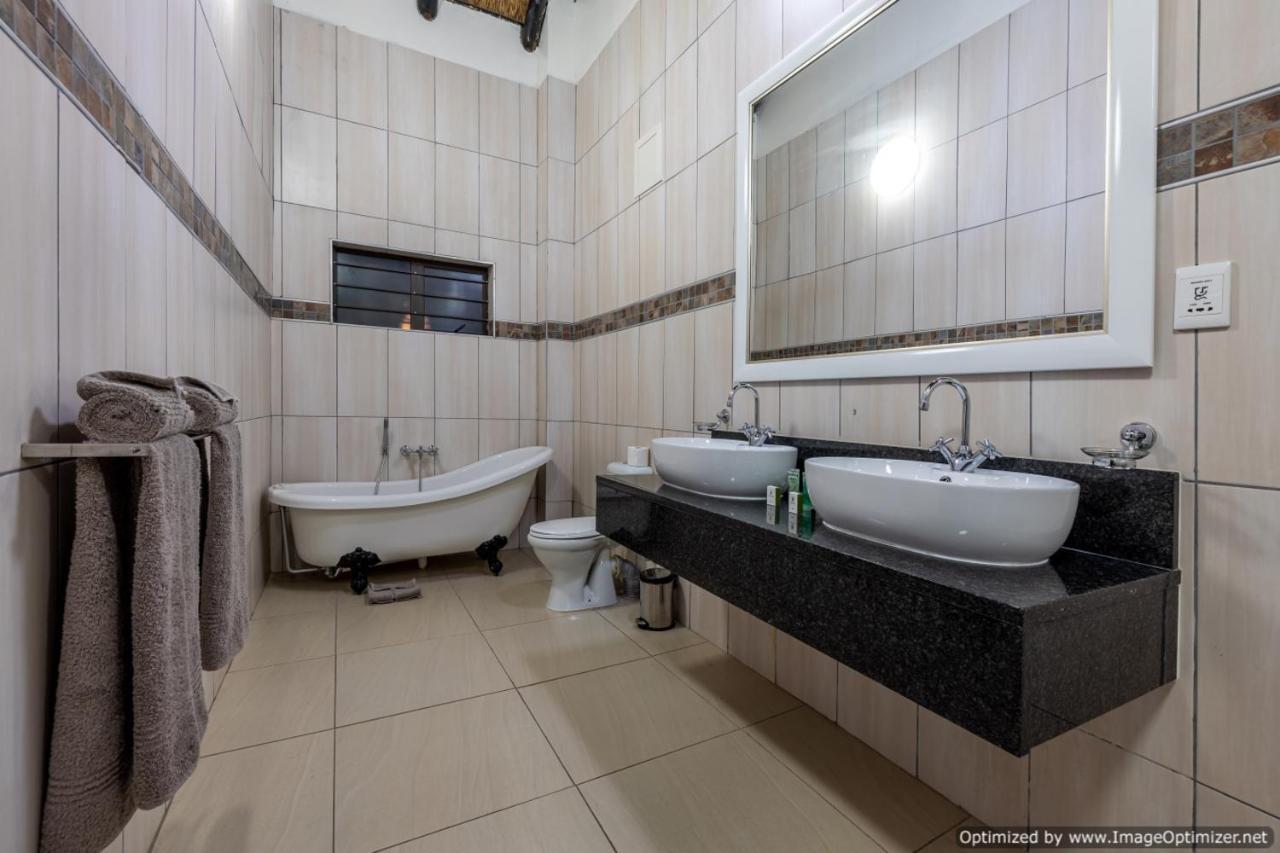 Zulu Nyala Game Lodge Хлухлуве Екстериор снимка